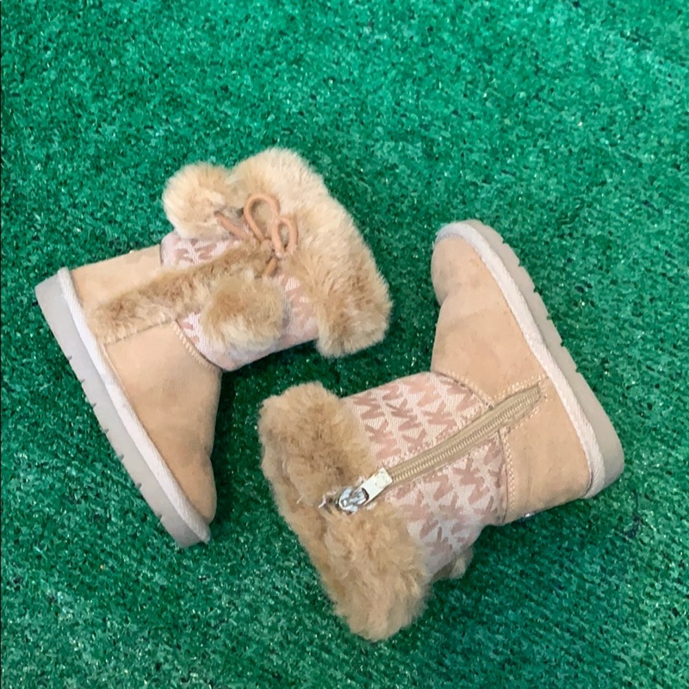 Micheal Kors Fur Boots